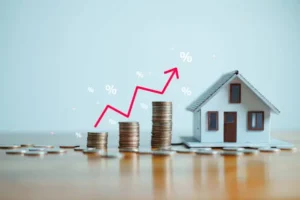 Imagem representativa do aumento dos custos de uma residência, sendo por causa da inflação